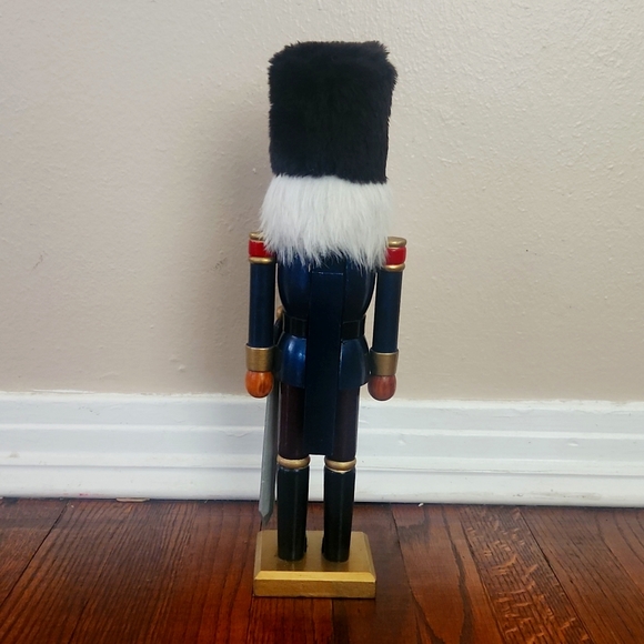 Nutcracker - Picture 3 of 5